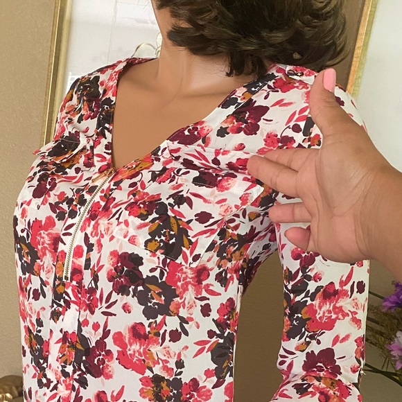 Candie’s Formal Floral Blouse - Picture 5 of 9